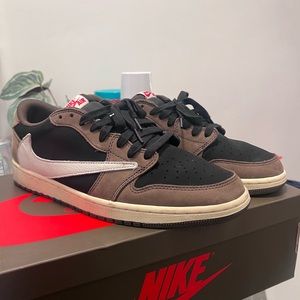 Travis Scott lows size 12